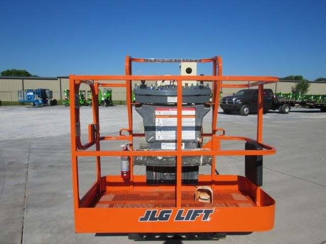 2013 JLG E450AJ-3