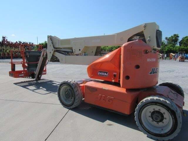 2013 JLG E450AJ-8