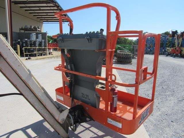 2013 JLG E450AJ-19