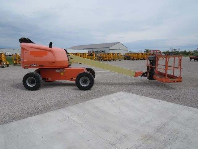 2017 JLG 400S-4