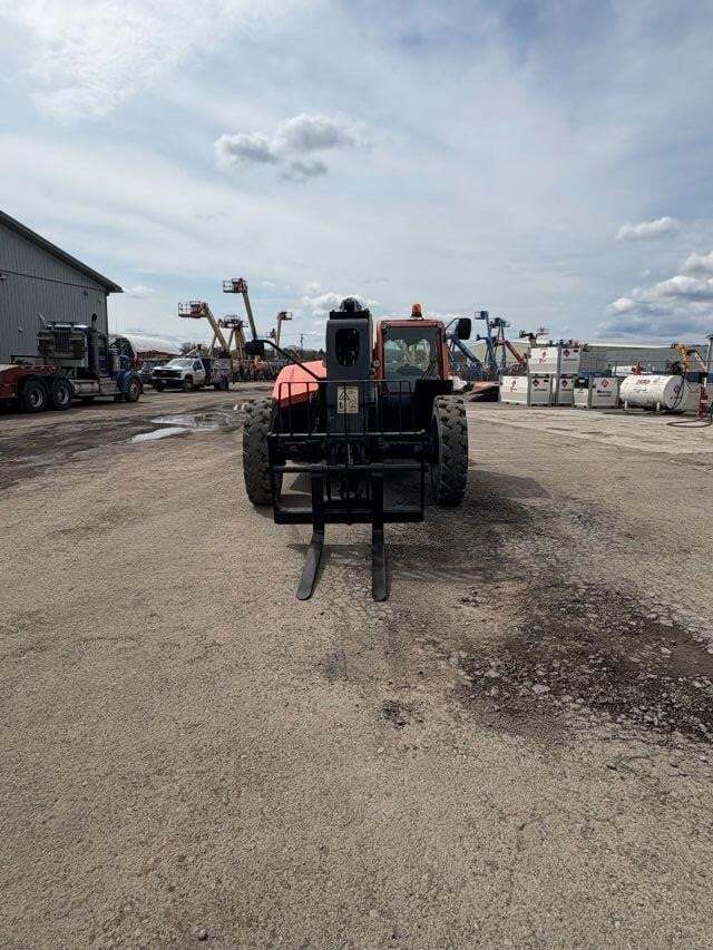 2018 JLG 943-8