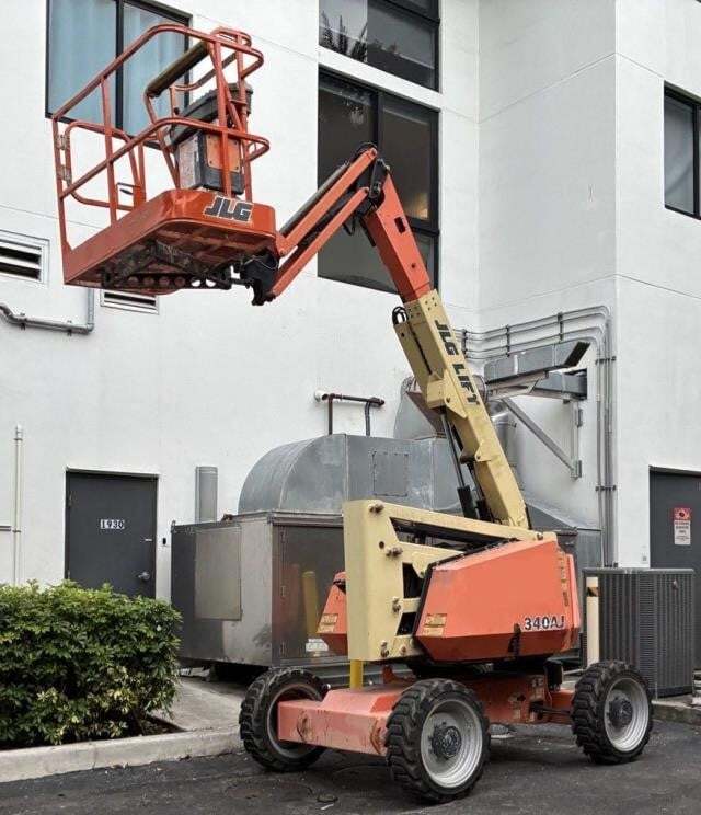 2018 JLG 340AJ