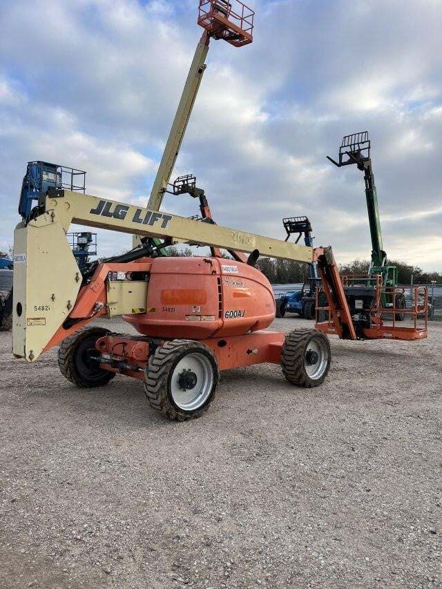 2017 JLG 600AJ-5