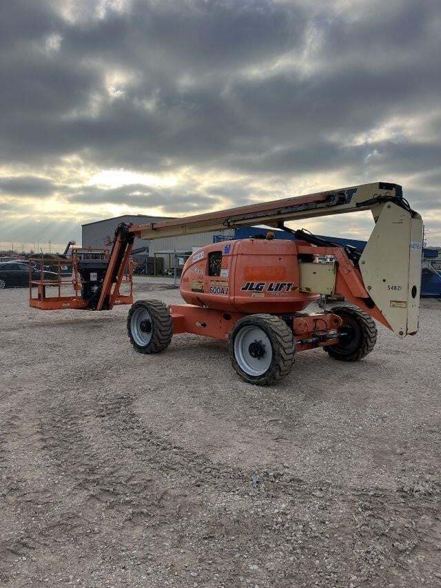 2017 JLG 600AJ-7