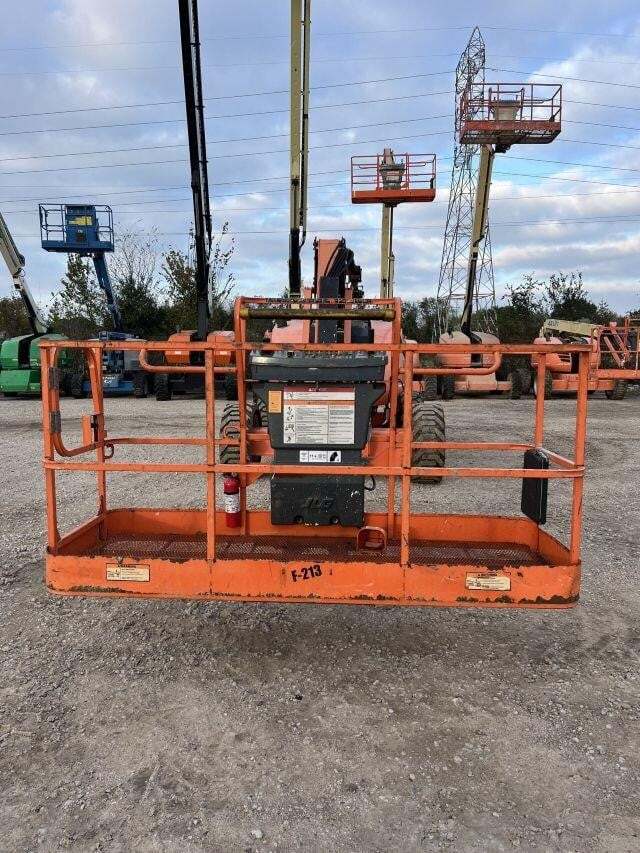 2017 JLG 600AJ-16
