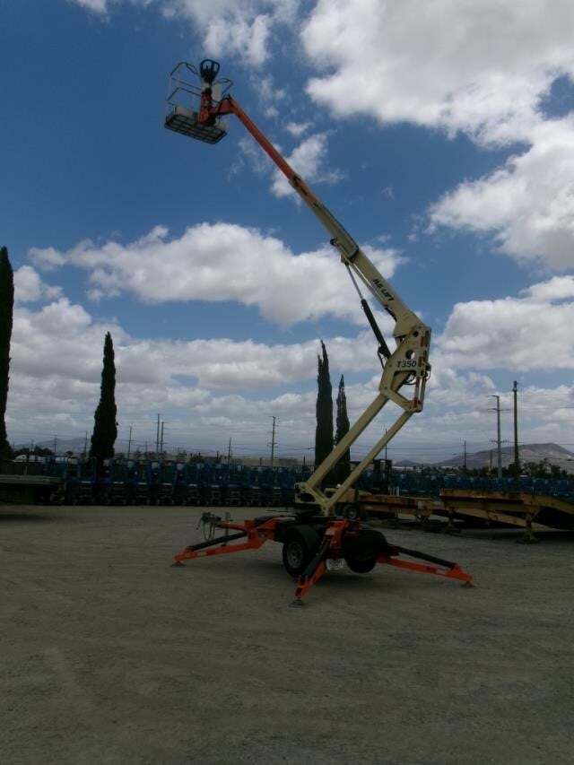 2019 JLG T350-20