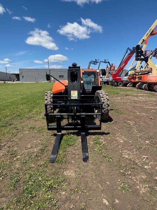 2018 JLG 943-8