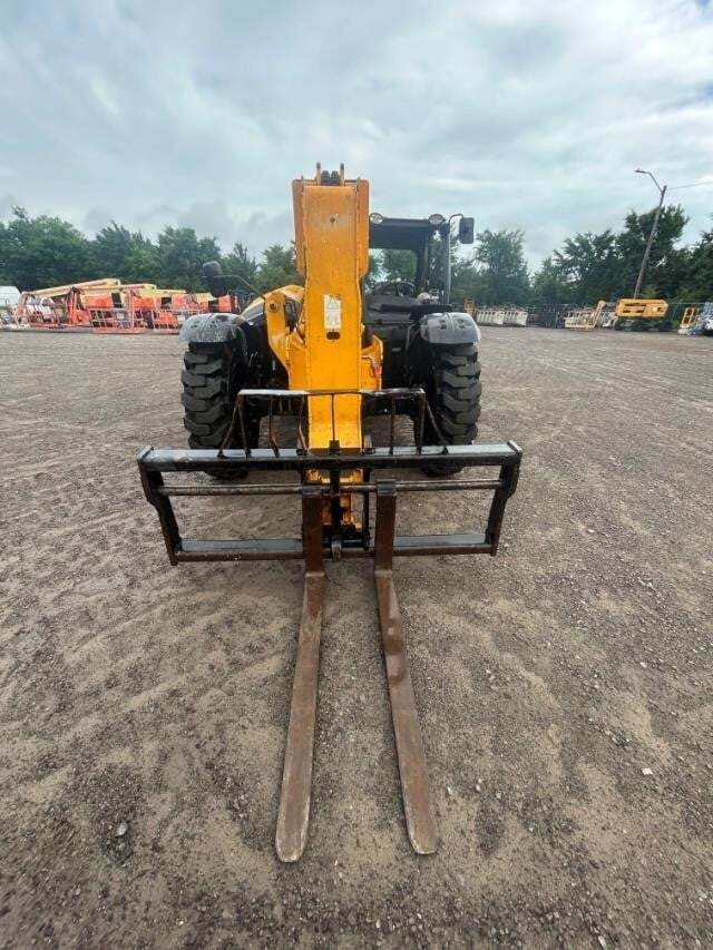 2019 JCB 507-42-4