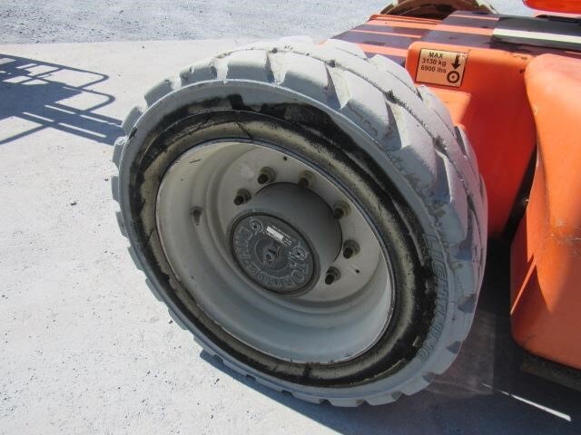 2013 JLG E450AJ-12