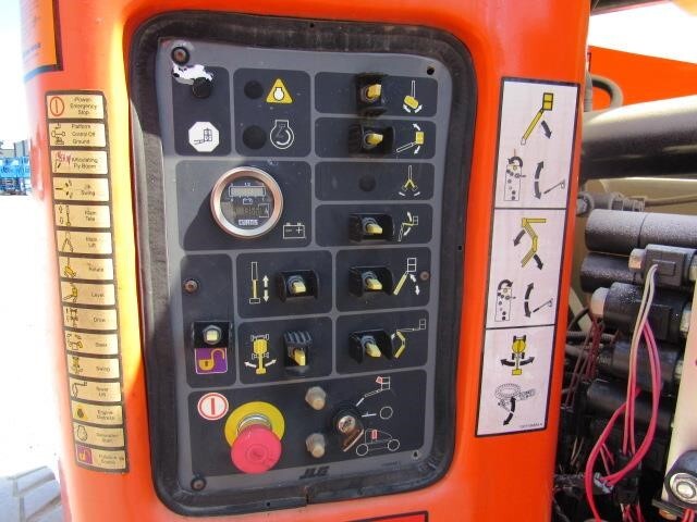 2013 JLG E450AJ-17