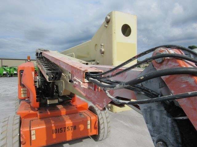 2013 JLG E450AJ-9