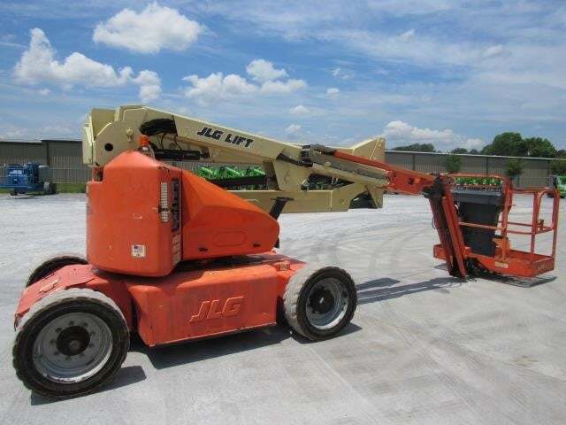 2014 JLG E450AJ-6