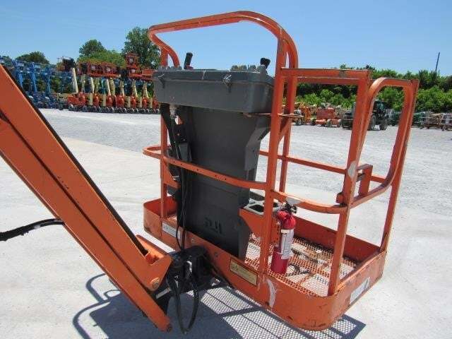 2013 JLG E450AJ-8