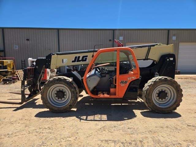 2021 JLG 742