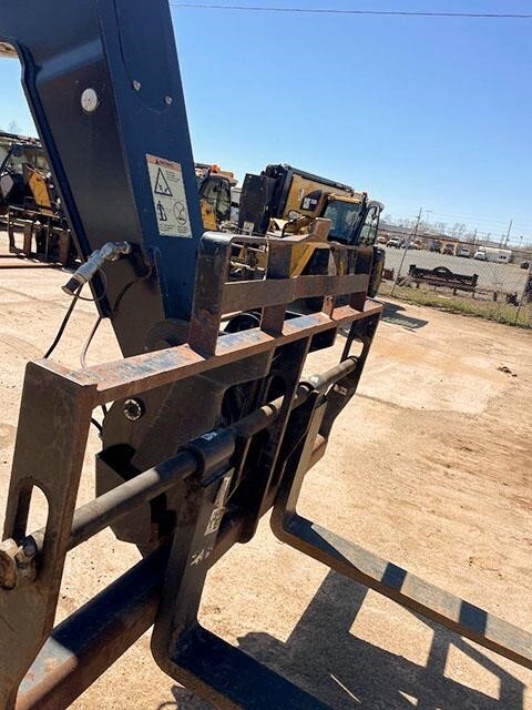 2019 CAT TL943D-28