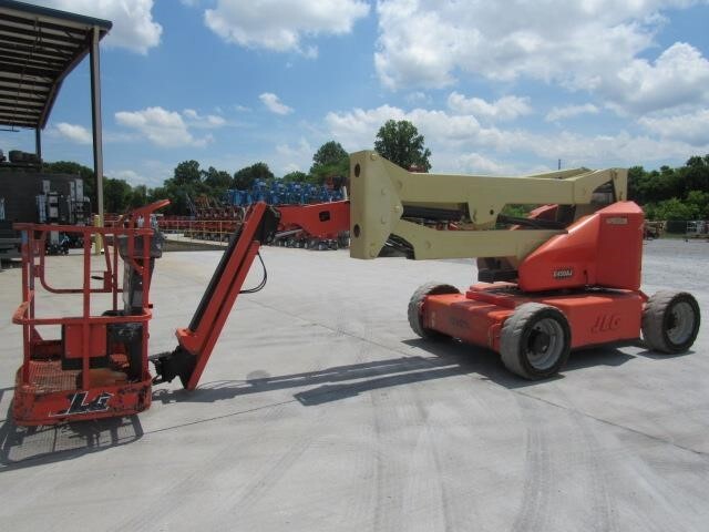 2014 JLG E450AJ-2