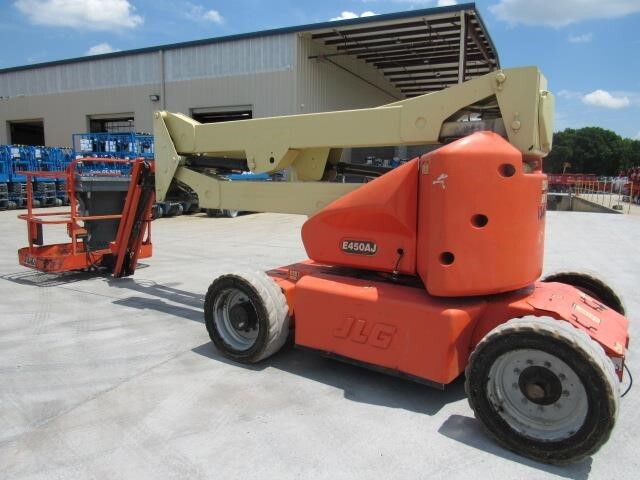 2014 JLG E450AJ-8