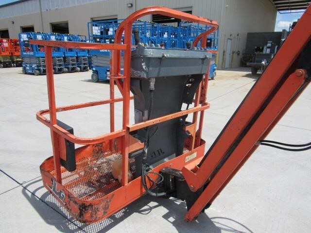 2014 JLG E450AJ-9