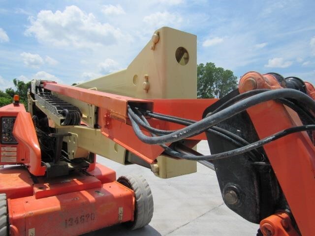 2014 JLG E450AJ-11