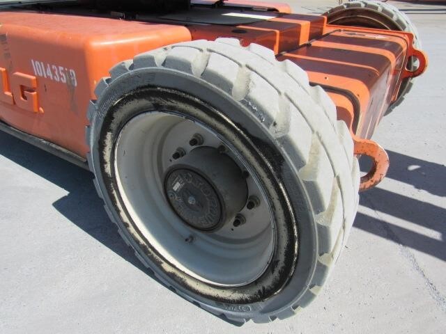 2013 JLG E450AJ-9
