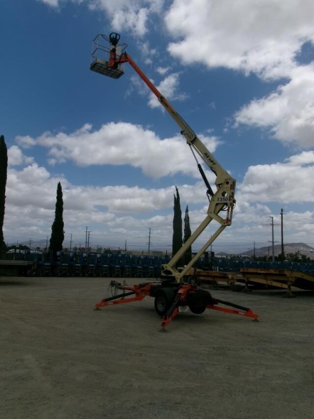 2019 JLG T350-20