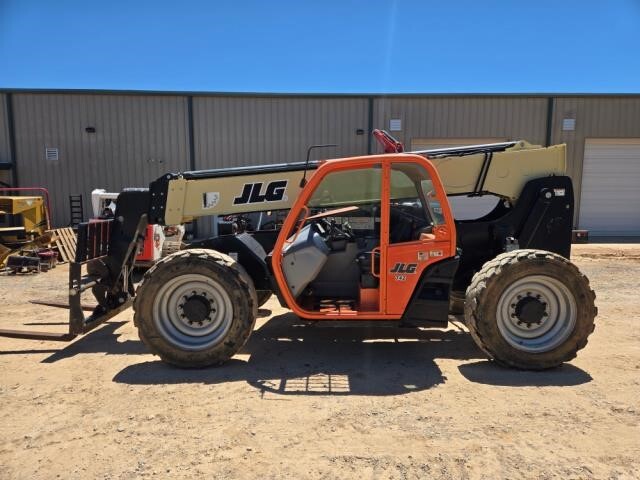 2021 JLG 742