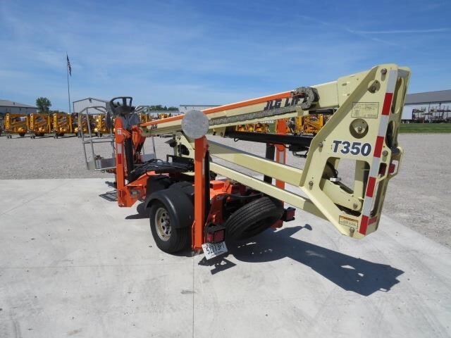 2019 JLG T350-8