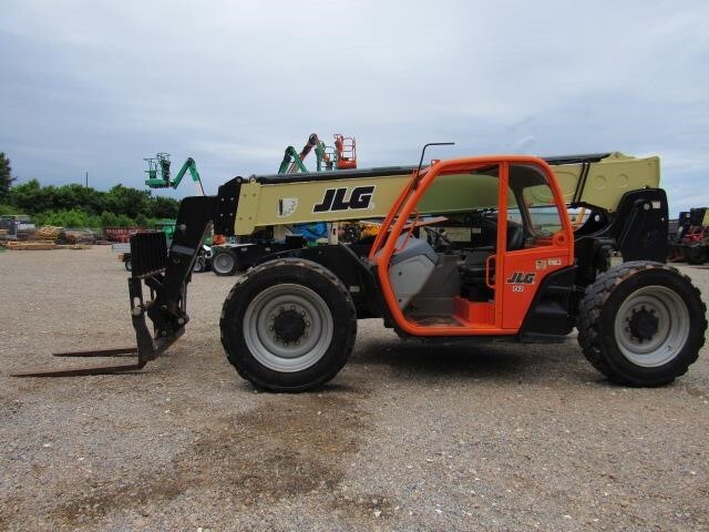 2021 JLG 742