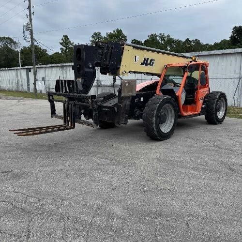 2019 JLG 1055