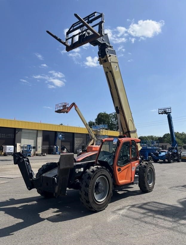 2020 JLG 1055