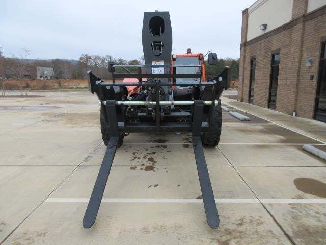 2025 JLG 1055-8