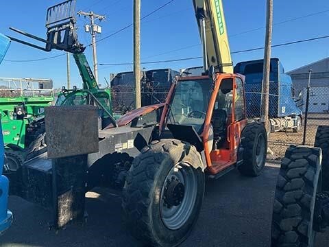 2017 JLG 1055
