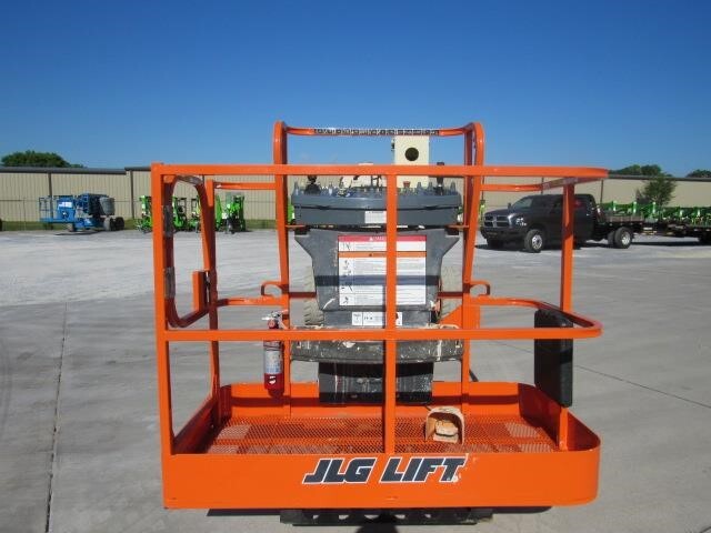 2013 JLG E450AJ-3