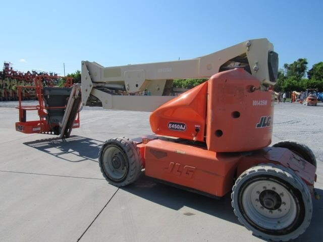 2013 JLG E450AJ-8