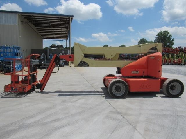 2014 JLG E450AJ