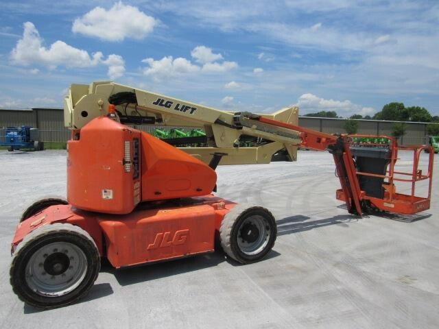 2014 JLG E450AJ-6