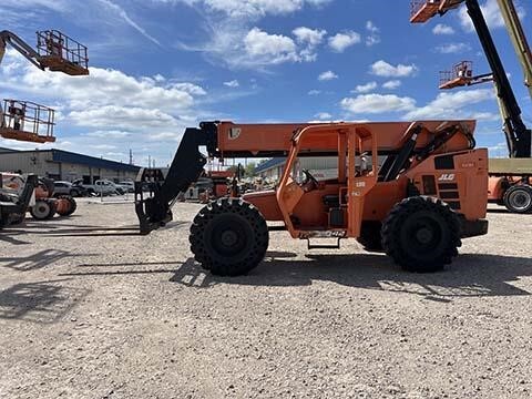 2017 SkyTrak 8042