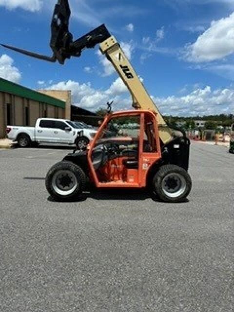 2017 JLG G5-18A