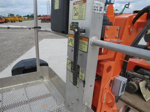 2019 JLG T350-17