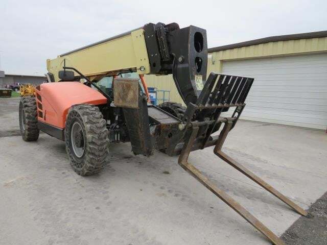 2017 JLG 1055-6
