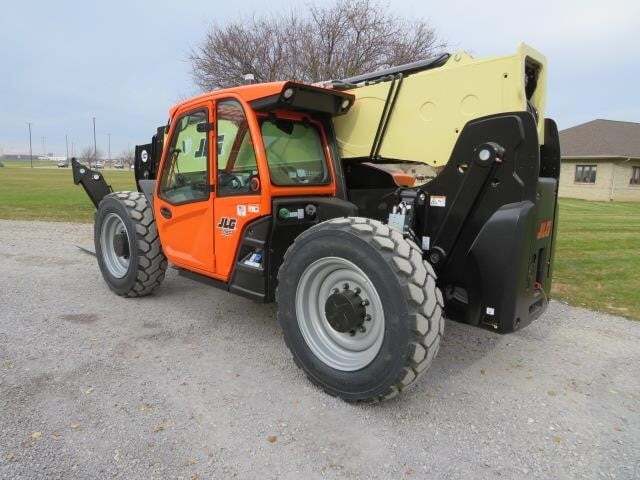 2025 JLG 1055-2