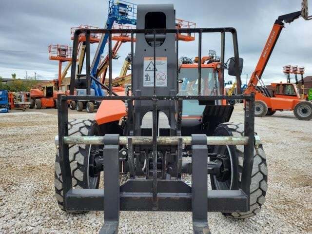 2025 JLG 742-4