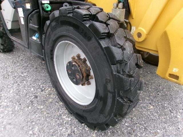 2019 CAT TL1055D-11