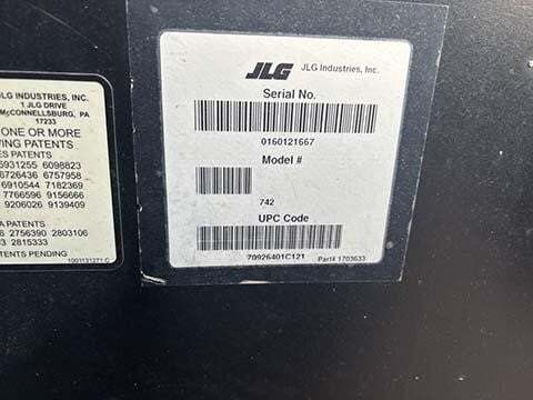2023 JLG 742-7