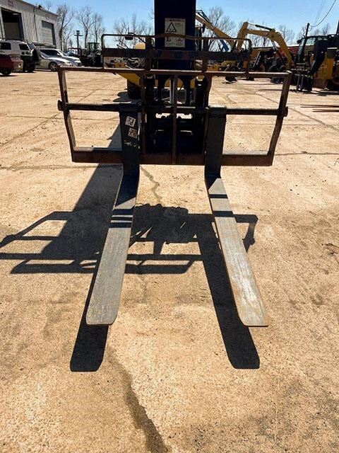 2019 CAT TL943D-27