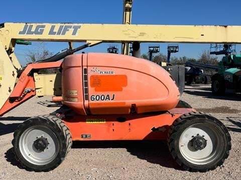 2017 JLG 600AJ-7