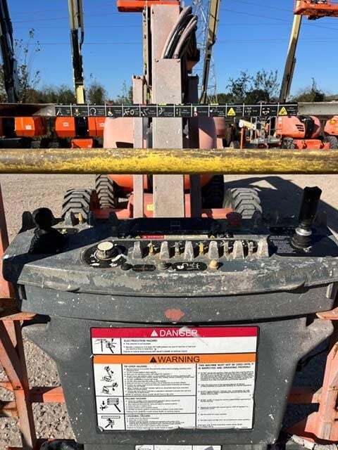 2017 JLG 600AJ-17