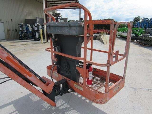 2013 JLG E450AJ-8