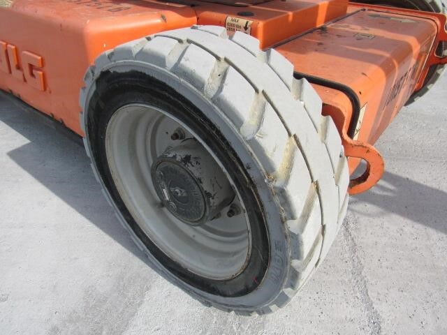 2013 JLG E450AJ-10