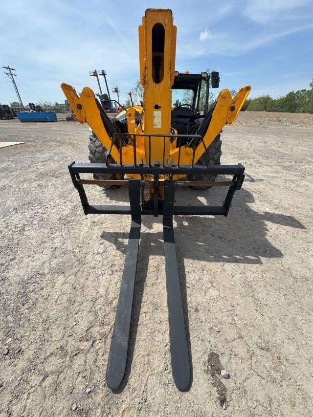 2017 JCB 510-56-6